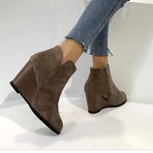 Women’s Brown Wedge Round Toe Bootie sz 8